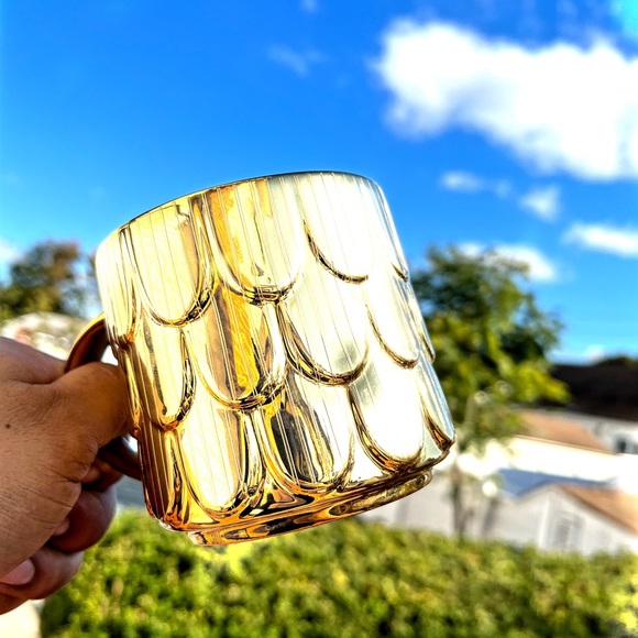✨Starbucks ( Set of 2 ) 14oz Gold Mermaid Scale Mugs✨ - Picture 5 of 5